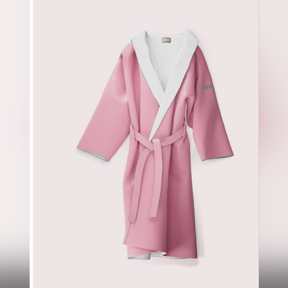 Brand new TRULY VIP robe